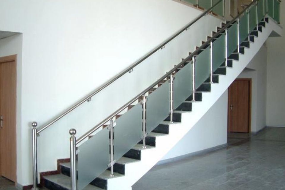 Yuvarlak Küpeşte ( Camlı )